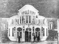 Kino Apolo 1912. godine, Ilica 31  Bivše kino Apollo (Apolo) na adresi Ilica 31 u Zagrebu (u dvorišnom dijelu zgrade) izgrađeno je 1911. – 1912. godine, a službeno je otvoreno 1912. godine. Zgradu je u kasno-secesijskom stilu projektirao poznati arhitekt Ignjat Fischer. Budući da u to vrijeme koncept dizajna namjenskih kino dvorana još nije bio sasvim definiran, Fischer ga je osmislio u obliku potkove, po uzoru na klasična kazališta. Danas je taj povijesni prostor svima dobro poznat kao Satiričko kazalište Kerempuh.